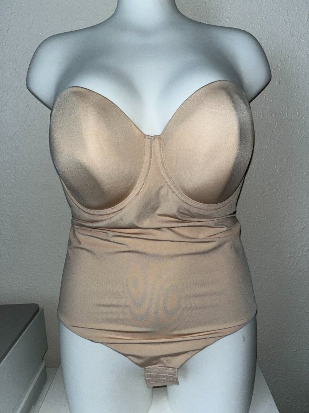 WACOAL RED CARPET STRAPLESS SHAPING BRA SZ 40D